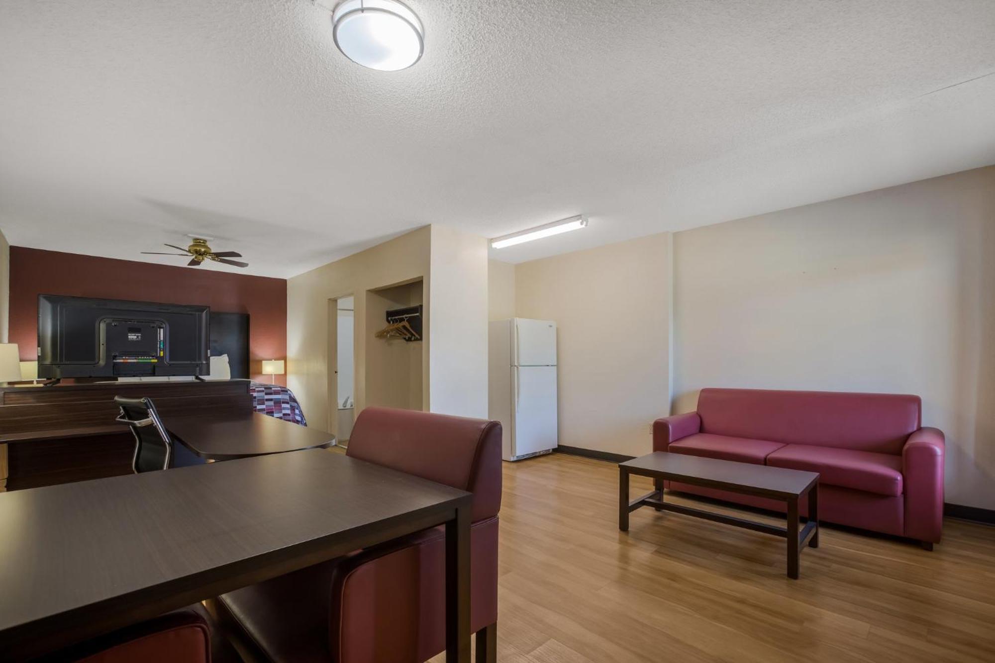 Red Roof Inn & Suites Statesboro - University Dış mekan fotoğraf