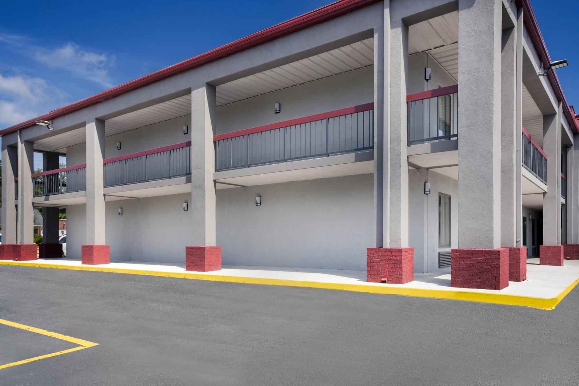 Red Roof Inn & Suites Statesboro - University Dış mekan fotoğraf