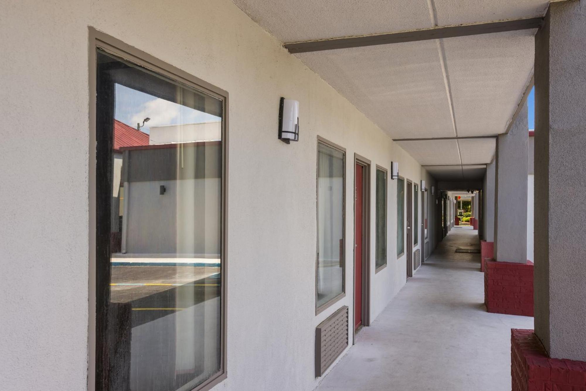 Red Roof Inn & Suites Statesboro - University Dış mekan fotoğraf