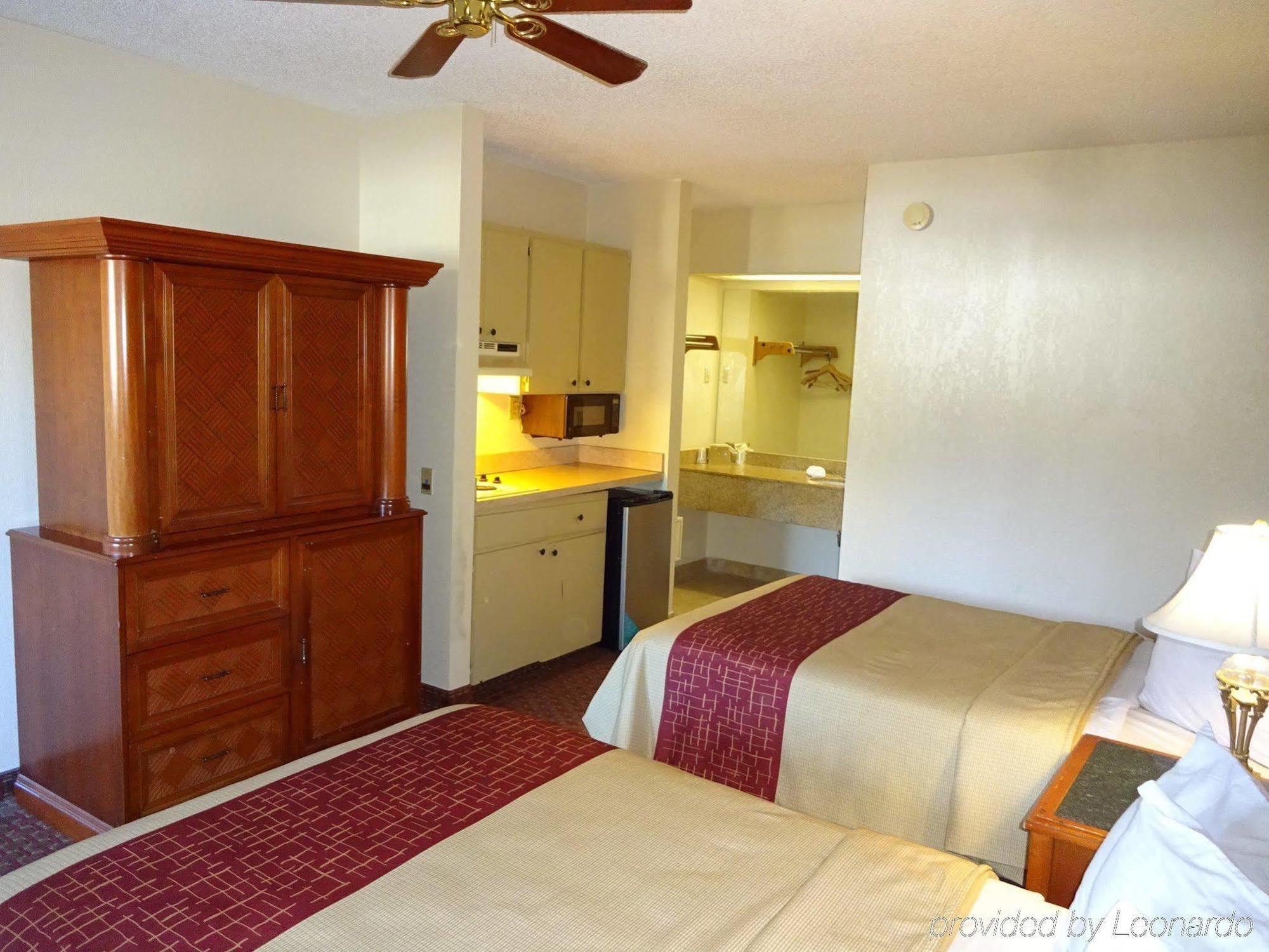 Red Roof Inn & Suites Statesboro - University Dış mekan fotoğraf